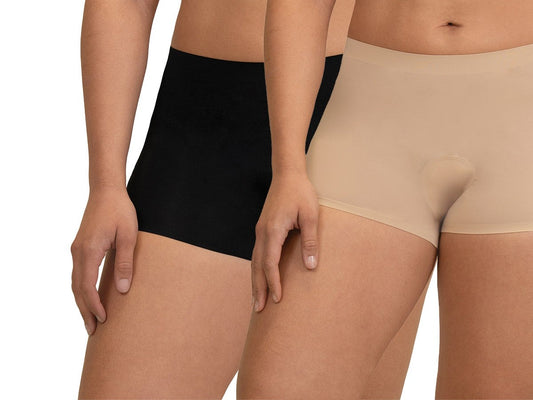 The Natural Dreamy overnight period short 2-pack in black and beige